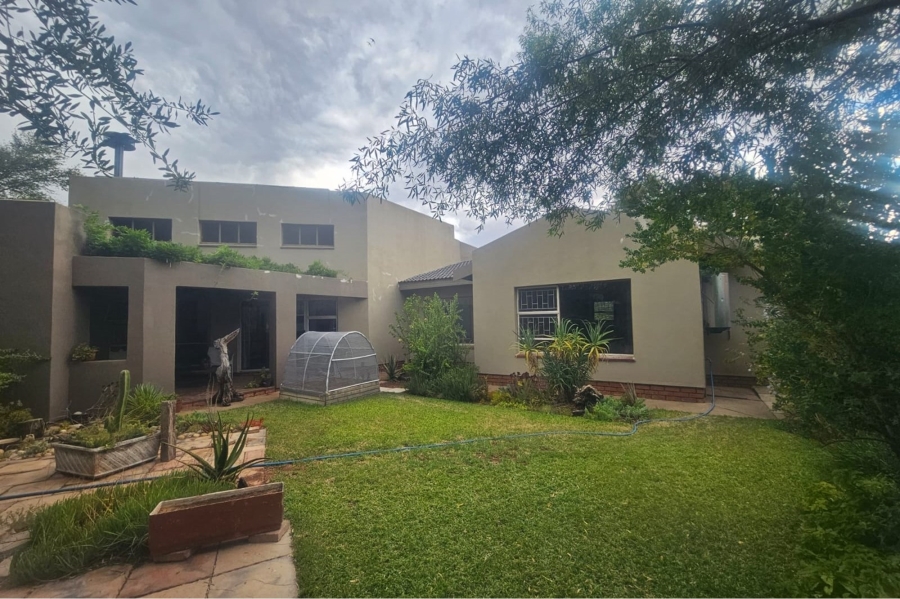 3 Bedroom Property for Sale in Roylglen Gardens Northern Cape